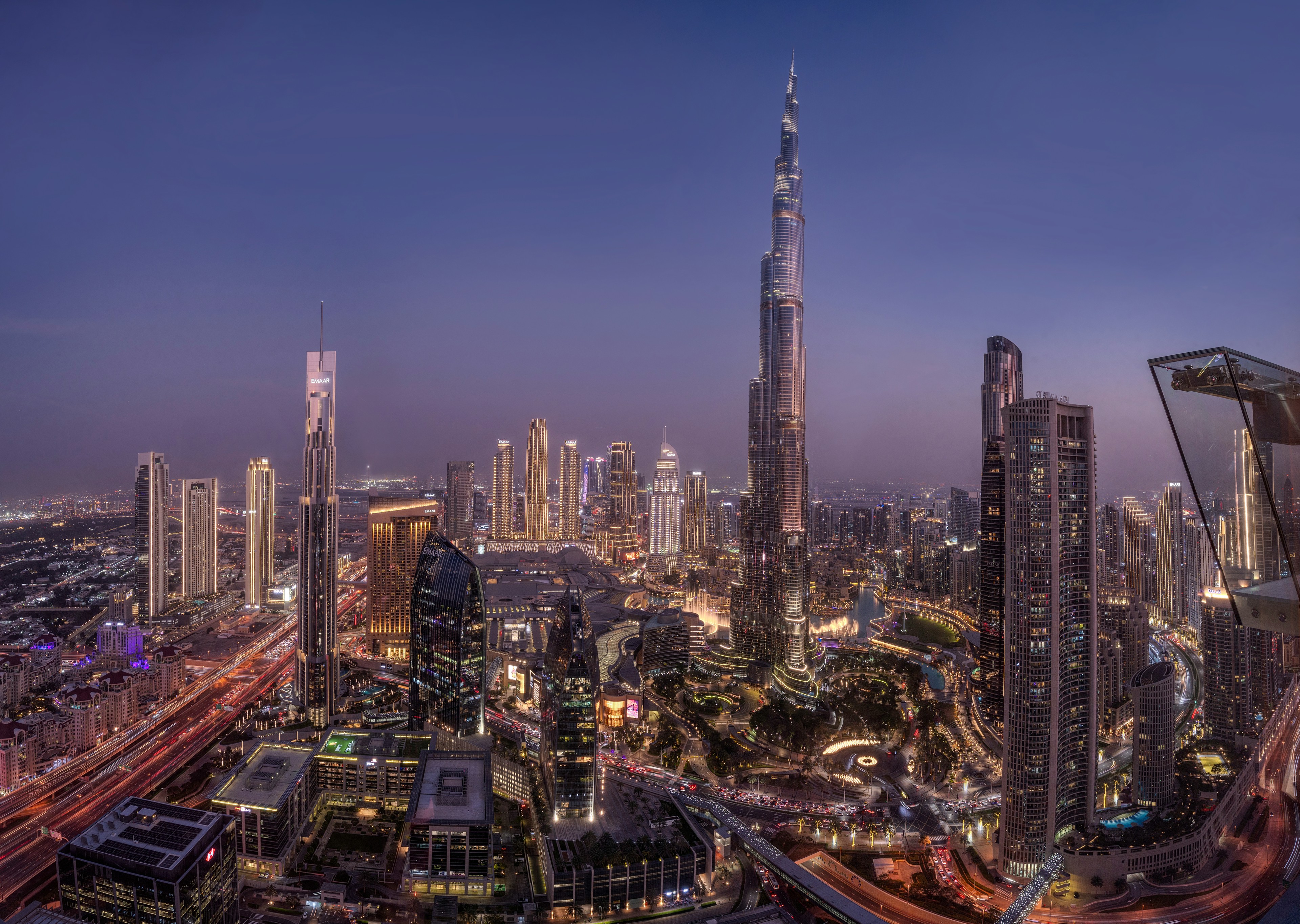 Skyline de Dubai com o Burj Khalifa ao pôr do sol